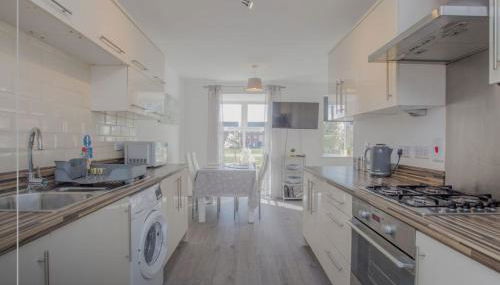 Large Family House - 5 Beds, 3 Baths, Full Kitchen - Foto 4