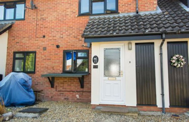 Host Stay Quayside Cottage - Photo 9