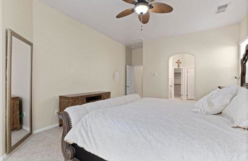 Stylish Silver Falls 4BR KING Master Game Room - Photo 22