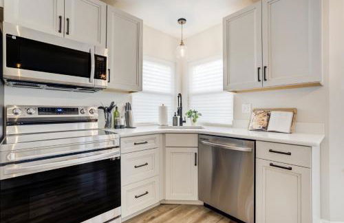 Modern 6BR Home in Briargate - Pet Friendly - Foto 11