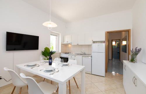 APARTMENTS4YOU SUPETAR 1,2,3&4 -the BEST and MOST POPULAR apartments for DISCOVERING the island - free parking - 200 meters from the beach - Foto 19