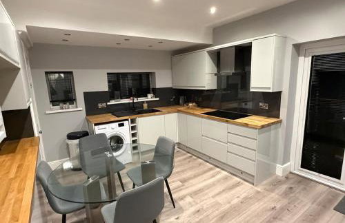 2 Bed house - Brighouse close to McDonalds and B&M - Foto 12