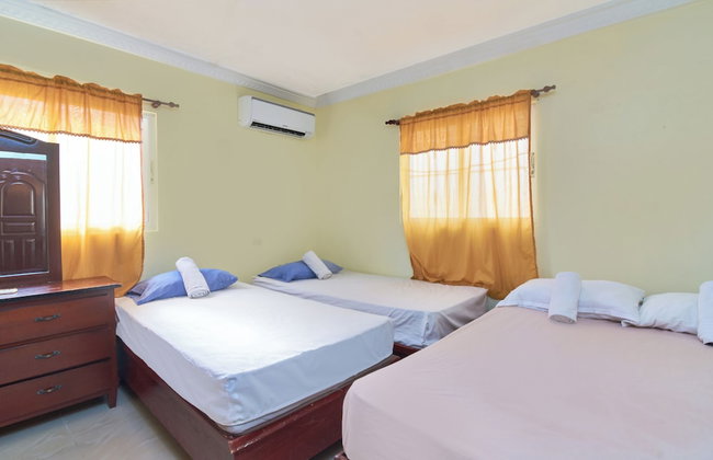 Spacious 2-bedroom Apartment With 2 Bathrooms Near SDQ Airport Fast Wi-fi & - Foto 3