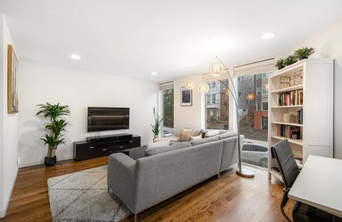 City-View Modern - Photo 2