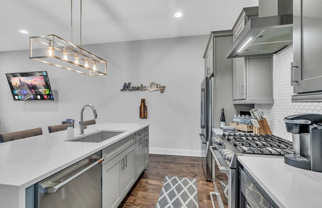 Luxury Townhome With Rooftop Deck Skyline Views - Foto 7