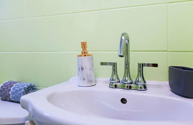 Colourful 2-bedroom Apartment - Foto 17