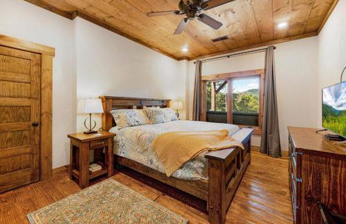 Copperline Lodge - Luxury Creekside Retreat - Creekside Views, Hot Tub, Game Room, Outdoor Fireplaces, Chef Kitchen, Fire Pit - - Foto 41