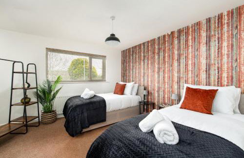 Long Stays-Sleeps 9-Parking-By FabAccommodation - Foto 1