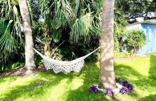 Cozy sanctuary minutes from the bay and beaches - Foto 26