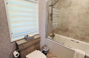 Laburnum Lodge with Hot Tub - Foto 20