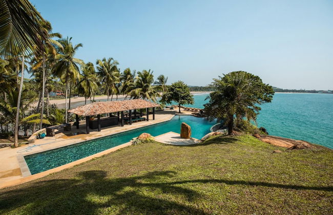 Spectacular Hilltop Beach Villa Located Next To A Surf Break - Photo 5