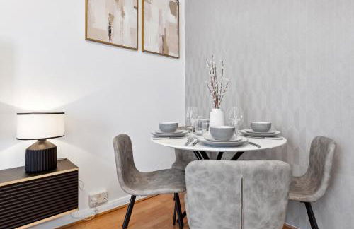 4BR North London I WiFi, Garden, Near Shops - Foto 13