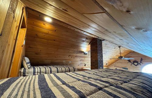 Vermilion Lakeside Cabin with Sauna, 2 Docks, AC - Photo 62