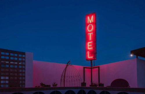 Large West Texas Suite at Iconic Property - Foto 15