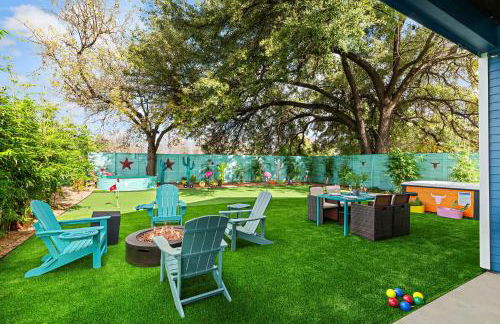 Austin Oasis Spacious 4BR Retreat with Hot Tub Cowboy Pool and Infrared Sauna Perfect for Families and Bachelorettes - Photo 33