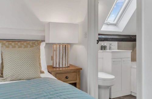 Honeysuckle Cottage - Hot Tub Packages Available - Photo 17