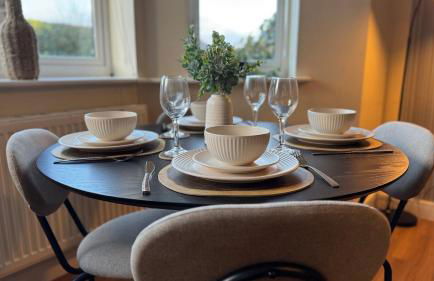 Stylish 2 Bedroom Apartment With 2 Bathrooms and Free Gated Parking - Foto 6