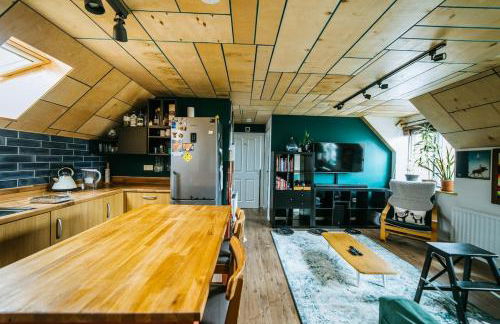 Mansell Road - Trendy Loft with Free Parking - Foto 6