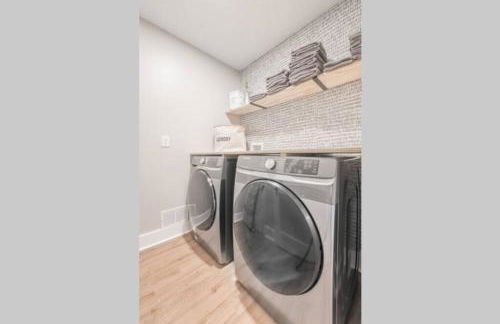 Stylish & Spacious Home Near ATL - Foto 13