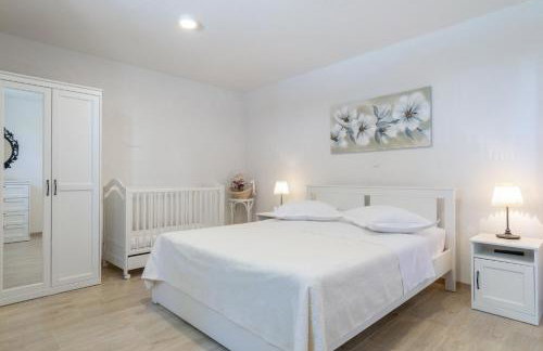 Villa with Sea View - Private Heated Pool - Foto 35