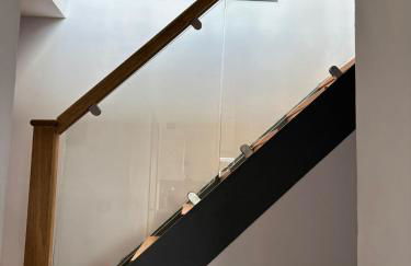 Luxurious, Unique & Elegant Cottage with Hot Tub - Foto 37