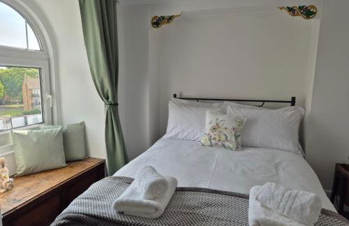 2 Bed Maisonette with Sofa Bed - Ideal for Groups #26C - Foto 2