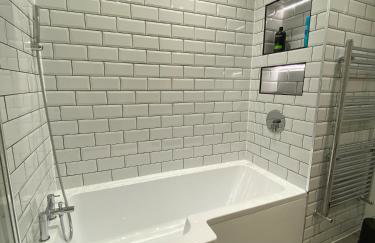 A spacious & modern 3-bed home - Foto 5