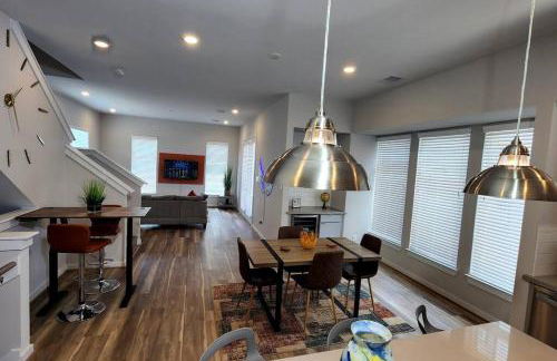 Galleria Exquisite Three Story Home Brand New Development - Foto 28