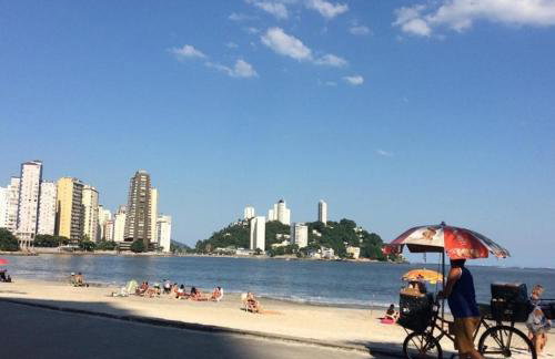 Lindo apartamento com vistas na praia do Gonzaguinha - Foto 43