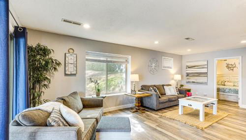 Beach and Dock! Lakefront Ozarks A-Frame Retreat - Foto 5