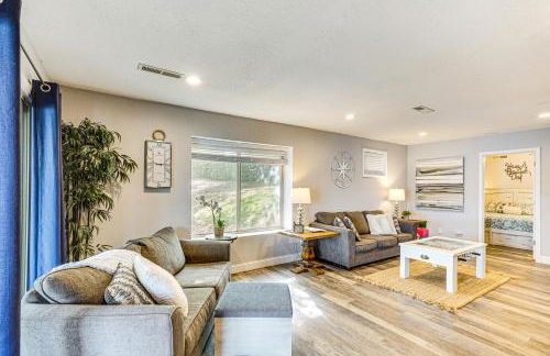 Beach and Dock! Lakefront Ozarks A-Frame Retreat - Foto 5