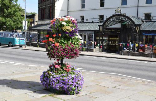 The Buxton Retreat A Luxurious 3-Storey Townhouse with Four Poster Bed and Double Jacuzzi Bath" - Photo 30