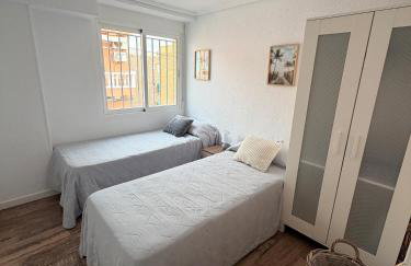 Apartamento con terraza y parking en primera línea - Foto 22