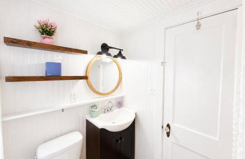Cottage 7 - Stand Alone Queen Bed Child Loft w Twin Private Bath Kitchenette Pets Allowed Fee applies - Foto 14