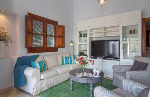 Quiet house in village center with mountains views - Photo 8