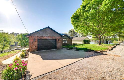Beautiful Kentucky Lake Getaway with Dock and Deck! - Foto 28