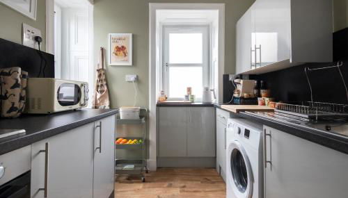 Trendy 2 Bed Flat - Near Airport - Foto 4, stove, pet friendly, toaster, minibar