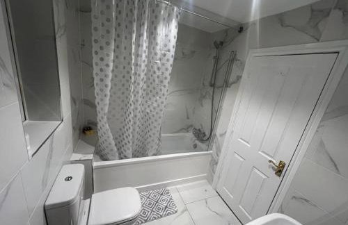 Big new house! 5BDR, sleeps 13, with parking - Foto 31