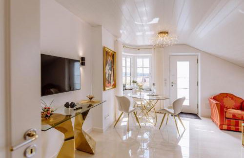 Ferienwohnung König Ludwig - Modernes Design-Apartment für Paare und Genießer am Starnberger See by LIVARIA - Foto 24