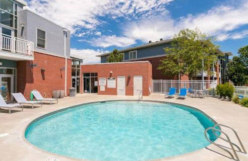 BEAUTIFUL COZY CONDO with POOLS/GYM-SELF CHECK-IN - Foto 5