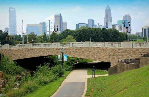 Queen Bed in Dilworth ◈ Shopping ◈ Restaurants - Foto 10