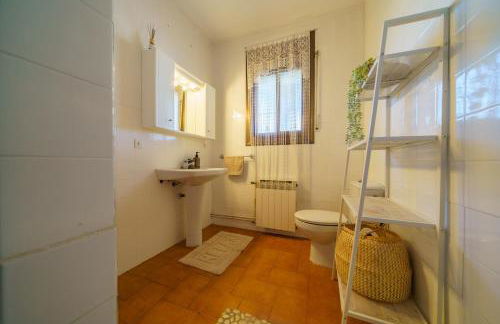 Casa Feliç, 6 people, fireplace and HotTub - Foto 2