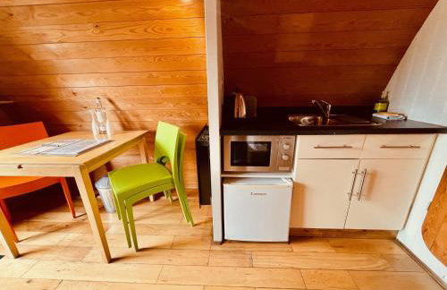 MegaPod 1 at Lee Wick Farm Cottages & Glamping - Foto 10