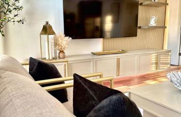 Golden Glow Style - Comfort & Central - Buckhead with Free Parking - Foto 23