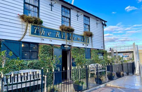 Fantastic convenient 2 Bedroom 2 bathroom Perfect for Stansted Airport, 3 minute walk to Bishops Stortford Train Station! - Foto 18