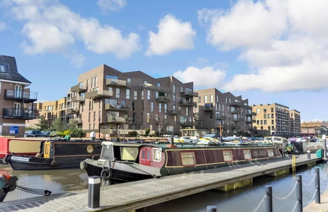 Luxury 3-bed Top Floor Penthouse in Brentford - Foto 13