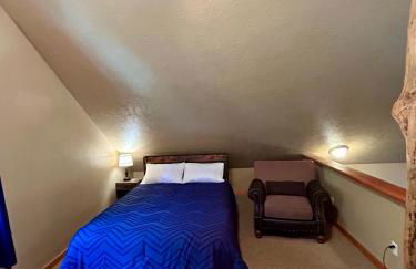 The Cozy Acorn Cascade Lake Retreat - Photo 13