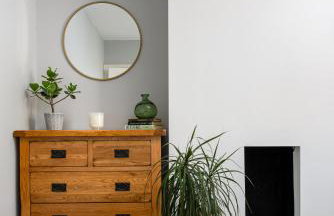 Charming Family Home with Stoves, Garden & Parking - Foto 35