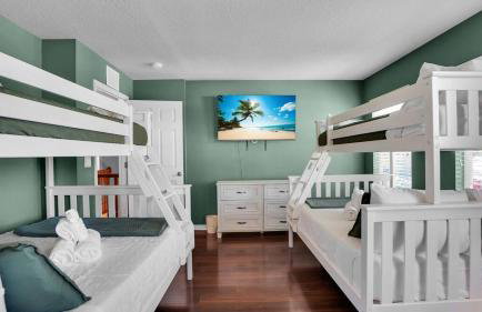 Modern home - 3K sqft - 5BR & 11 beds - brand new HOT TUB - 6 miles to AMI beaches - Foto 38