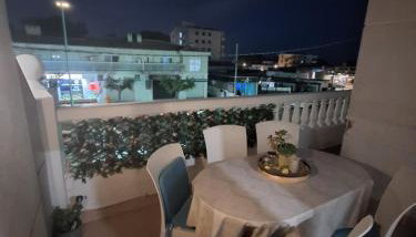 Centrico piso a 5 min de la playa, ac, wifi y parking incluido - Foto 2